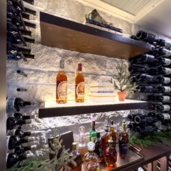 (4) A stone wall always adds a touch of elegance in contemporary wine cellars. Here, we used limestone to achieve the look.
